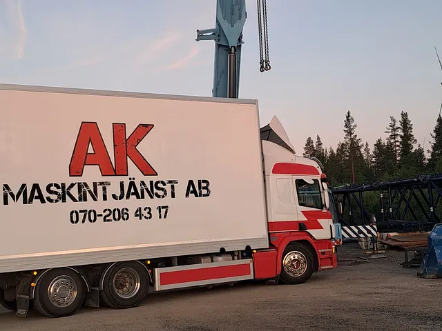 bulldozer flyttar smuts på byggarbetsplatsen